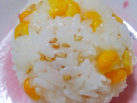 子供大好き☆すし飯とコーンのおにぎり